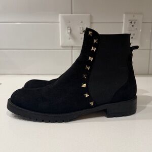 Valentino Garavani Suede Rockstud Beatle Chelsea 20mm Ankle Boots Black EU 37